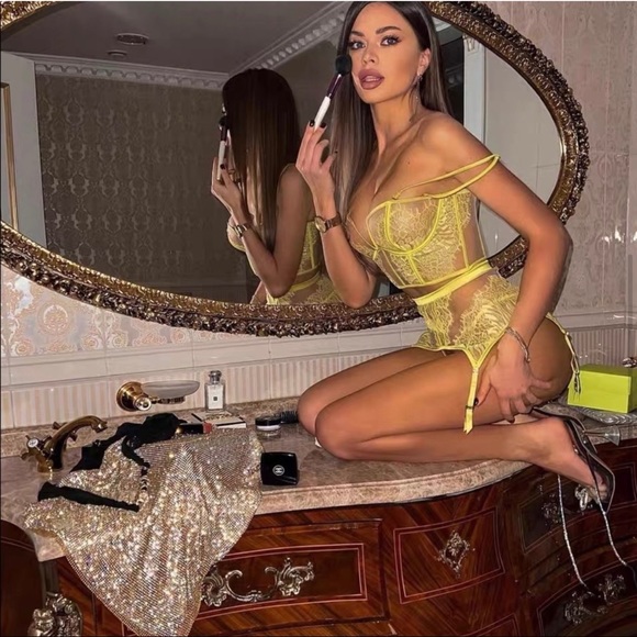 Lemon Yellow Corset | 36 C - Picture 3 of 8